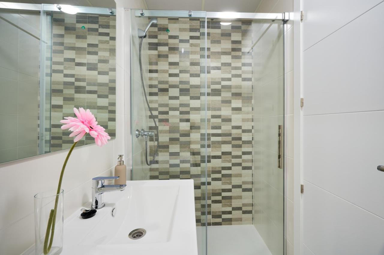 Malaguetabeach apartment Malaga Bagian luar foto